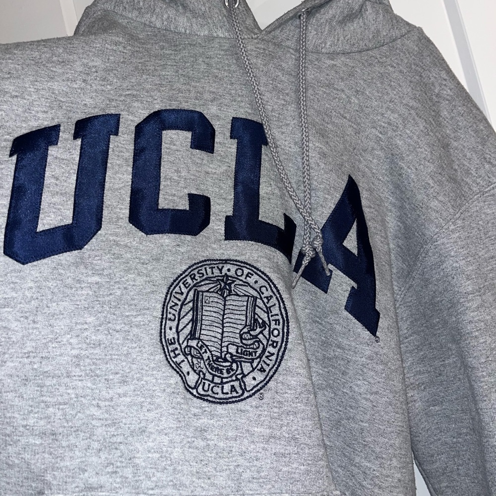UCLA embroidered sweatshirt great condition